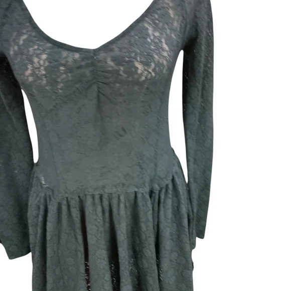 Chic Long Sleeve Lace Dress in Forest Green - Picture 6 of 7
